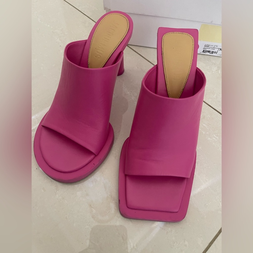 Pink heels by Jacquemus